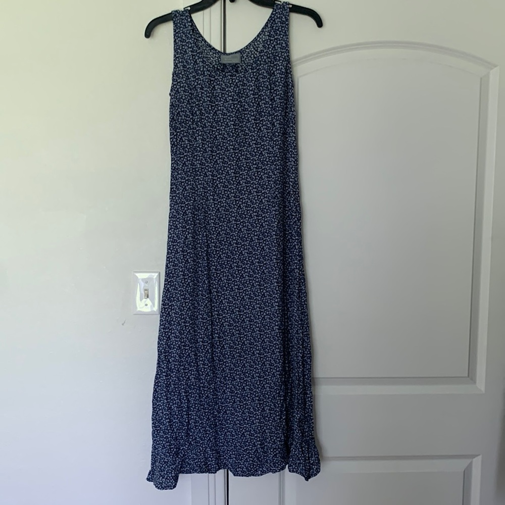 Vintage floral blue sleeveless dress with a ruffle bottom hem and back zipper